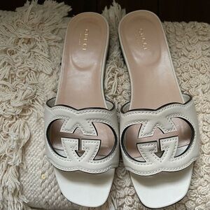 Authentic Gucci Womens Slide Sandalss with interlocking G White Leather.